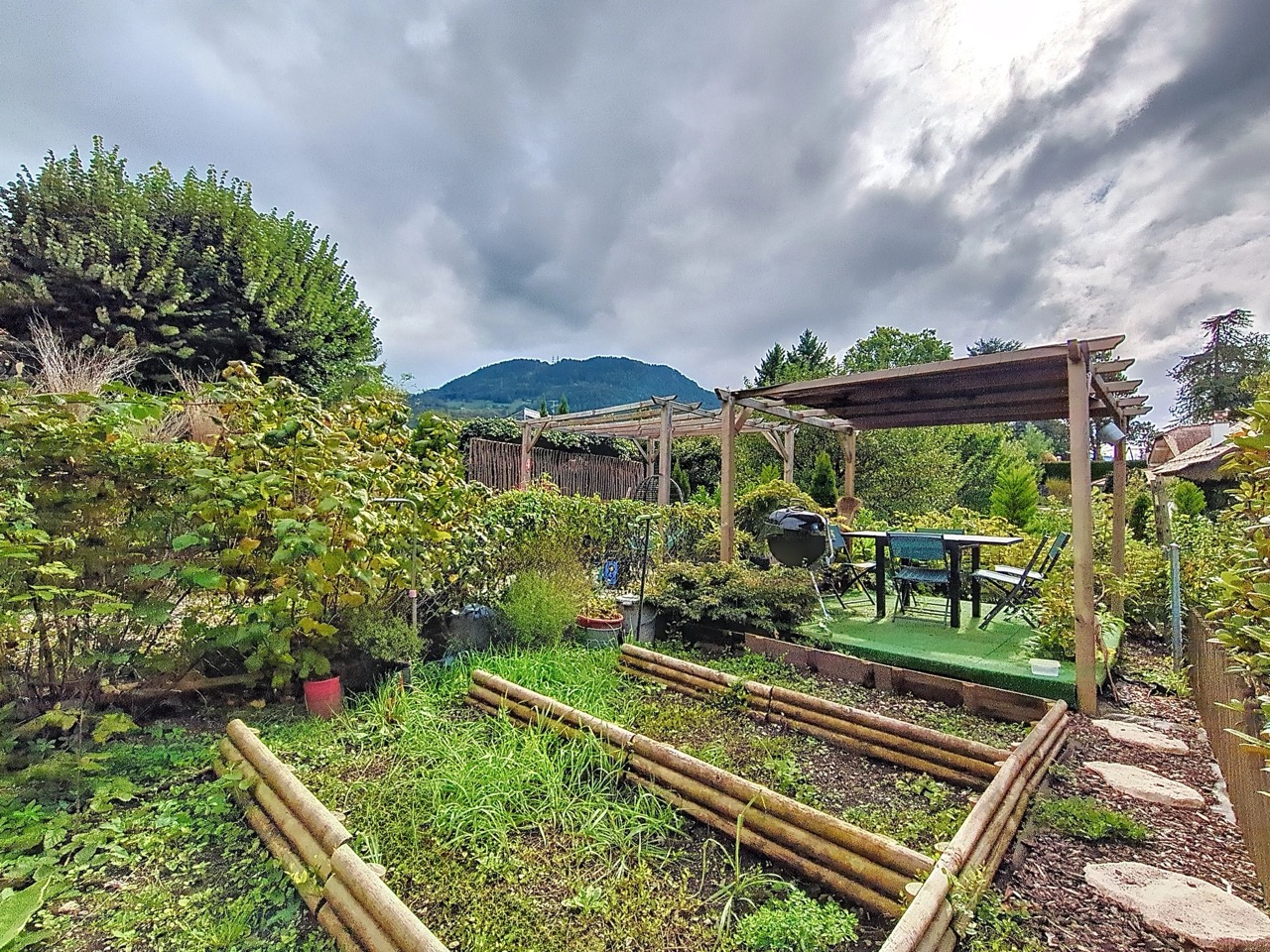 jardin privé avec terrasse