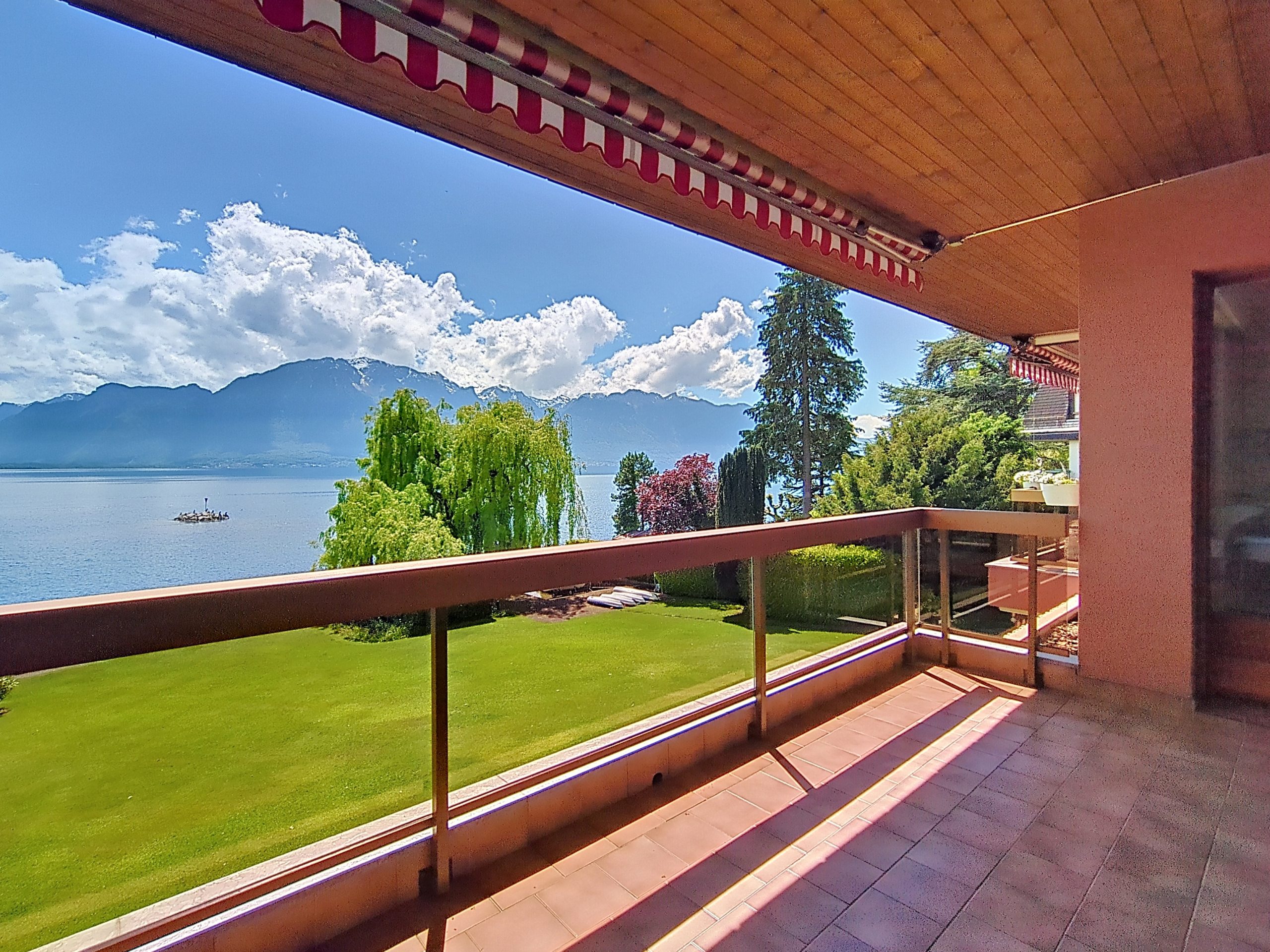 250805-301 - photo balcon